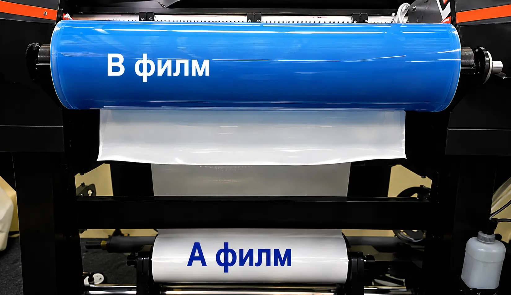 Поставени A и B филми в UV DTF принтера
